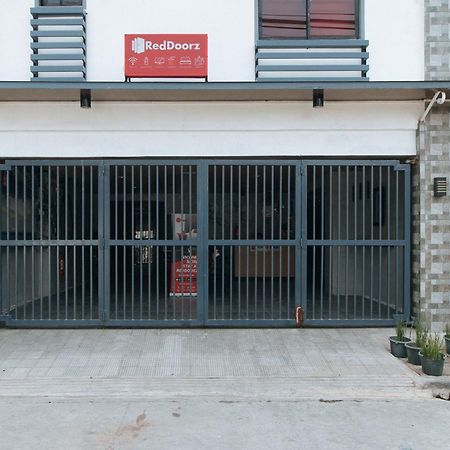 فندق Reddoorz Near Christ The King Medical Center Las Piñas المظهر الخارجي الصورة