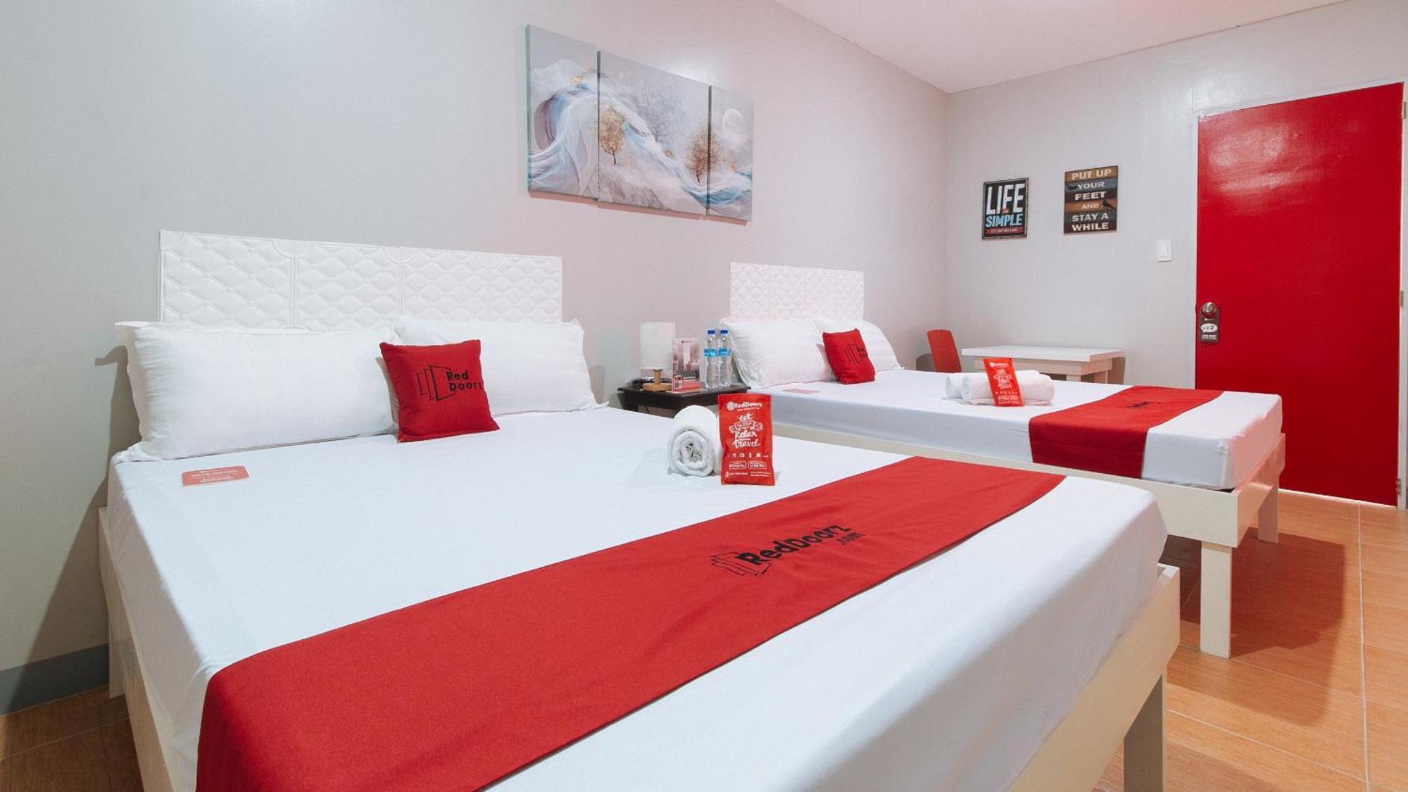 فندق Reddoorz Near Christ The King Medical Center Las Piñas المظهر الخارجي الصورة