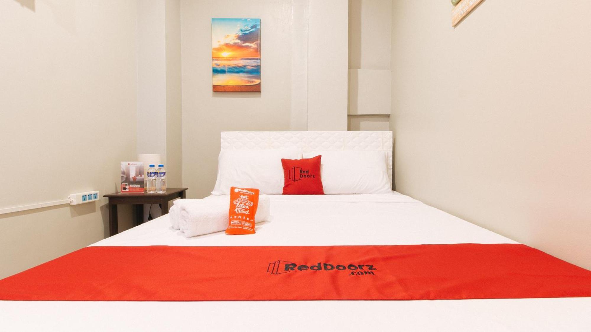 فندق Reddoorz Near Christ The King Medical Center Las Piñas المظهر الخارجي الصورة