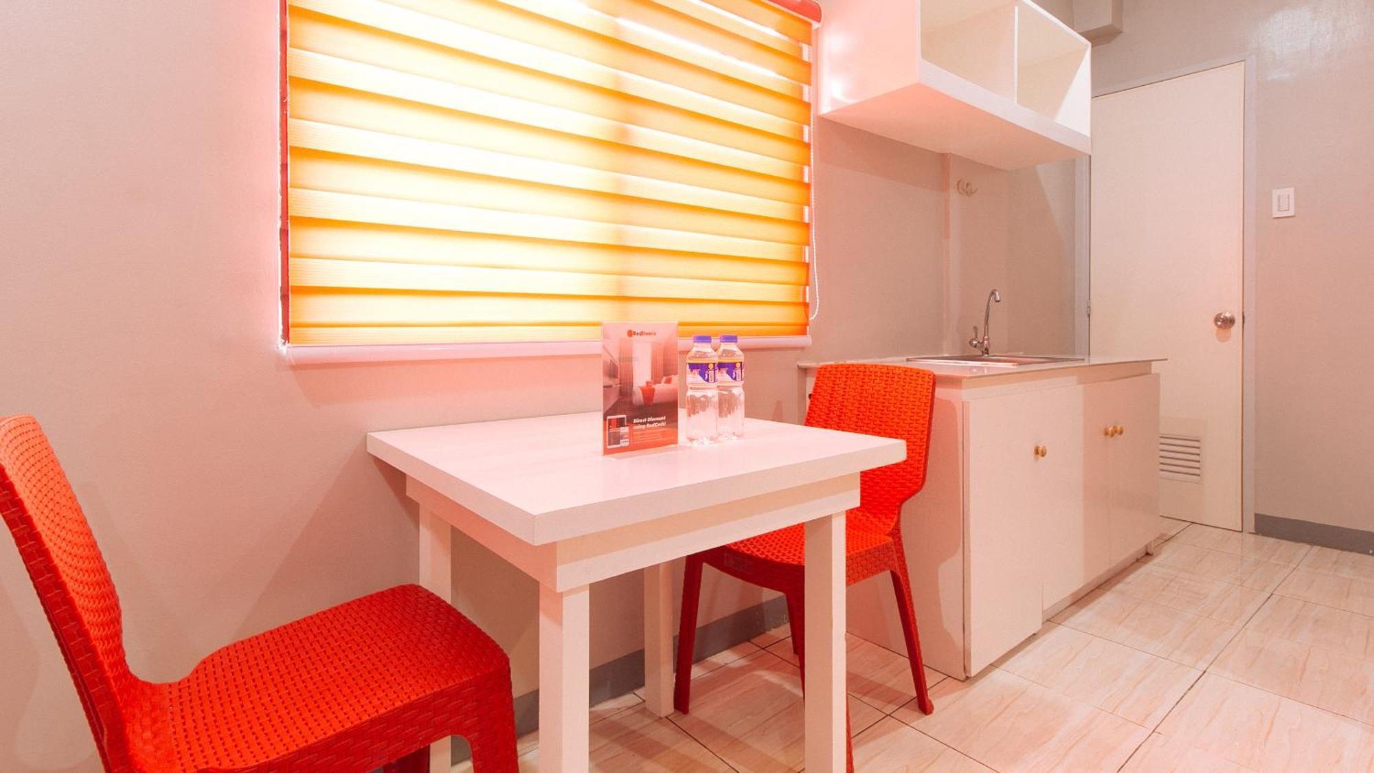 فندق Reddoorz Near Christ The King Medical Center Las Piñas المظهر الخارجي الصورة
