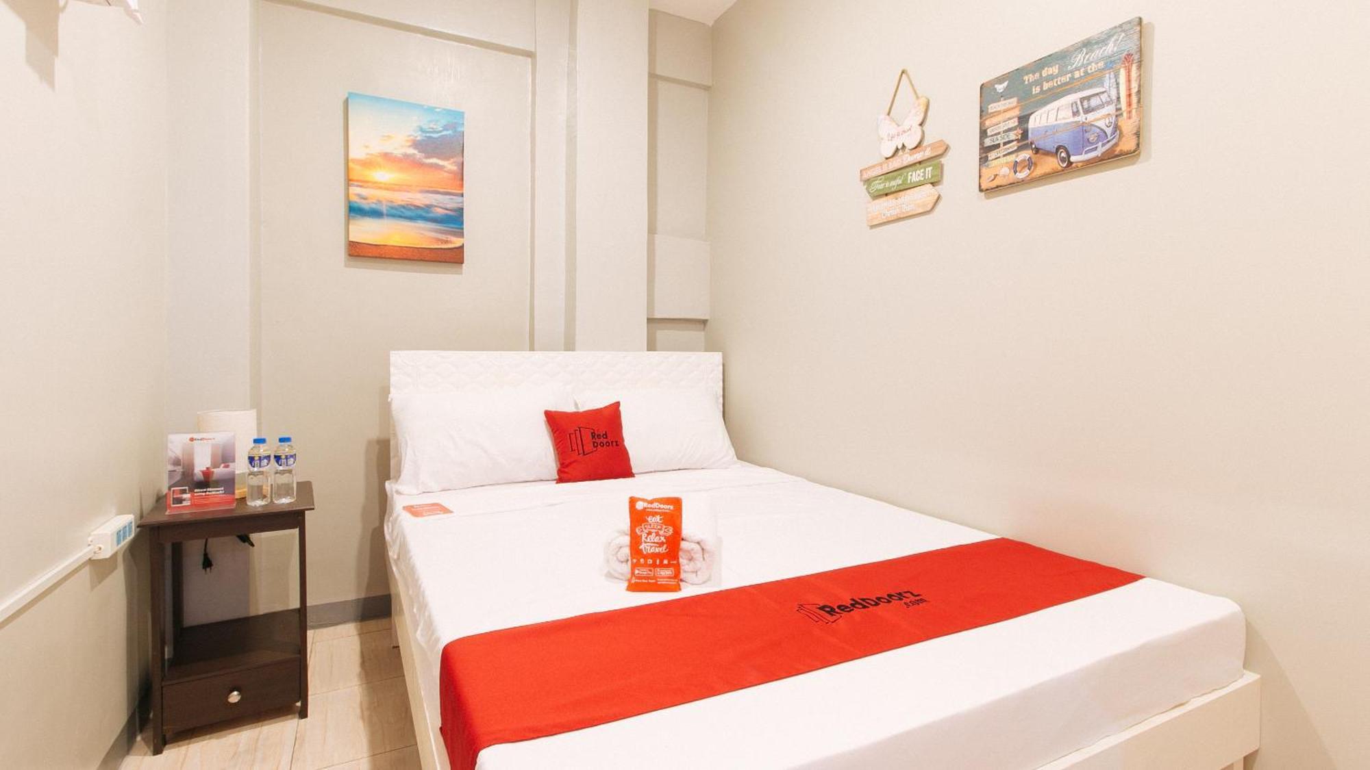 فندق Reddoorz Near Christ The King Medical Center Las Piñas المظهر الخارجي الصورة