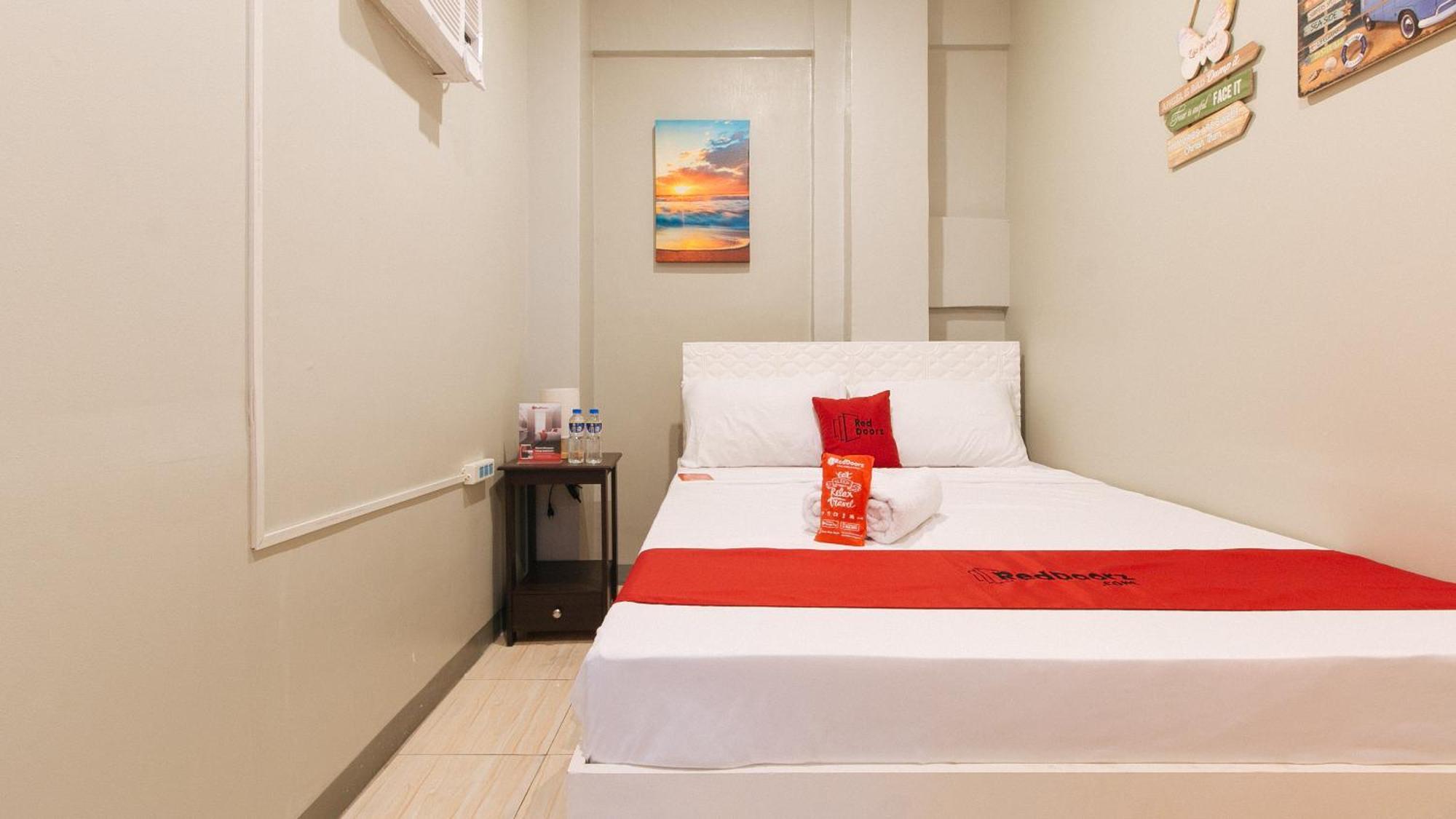 فندق Reddoorz Near Christ The King Medical Center Las Piñas المظهر الخارجي الصورة