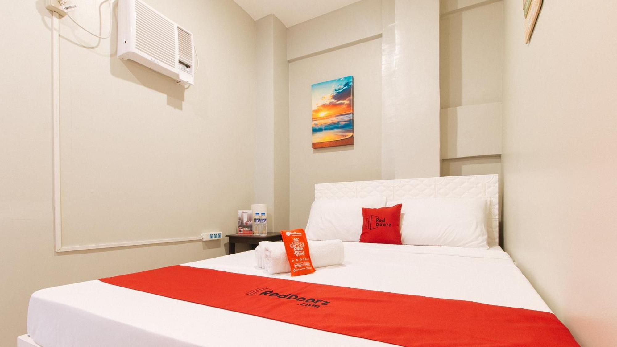 فندق Reddoorz Near Christ The King Medical Center Las Piñas المظهر الخارجي الصورة