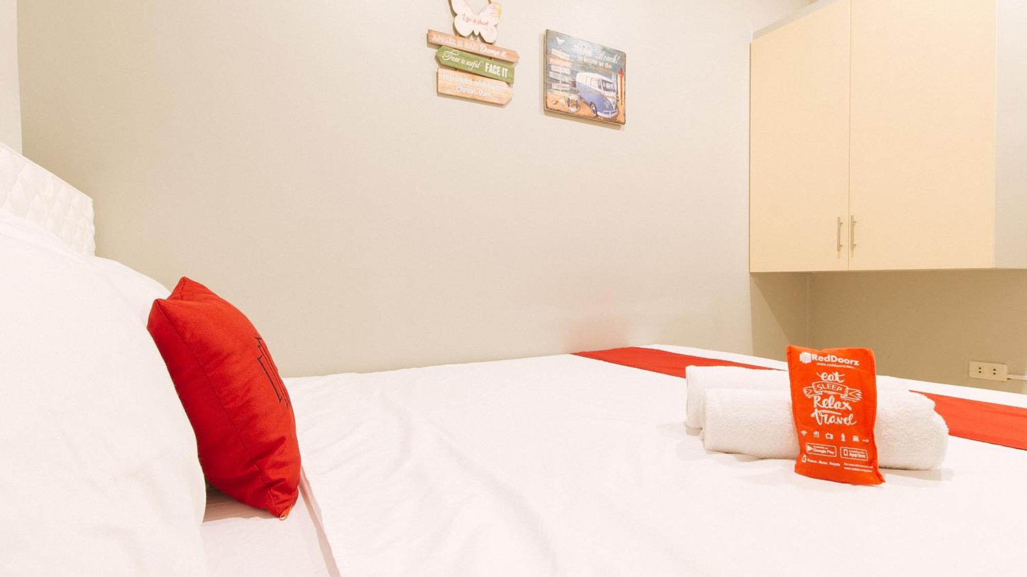 فندق Reddoorz Near Christ The King Medical Center Las Piñas المظهر الخارجي الصورة