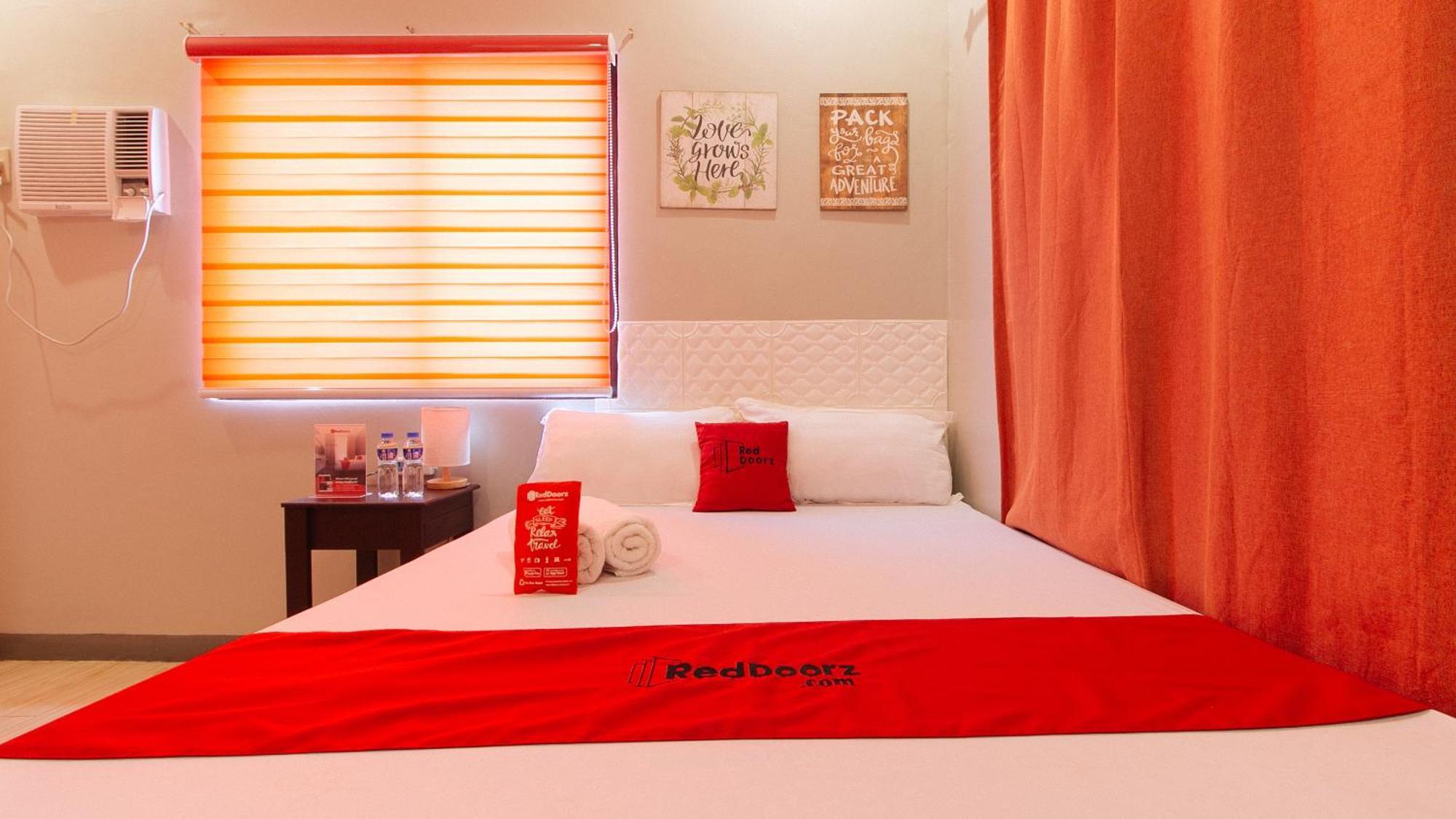 فندق Reddoorz Near Christ The King Medical Center Las Piñas المظهر الخارجي الصورة