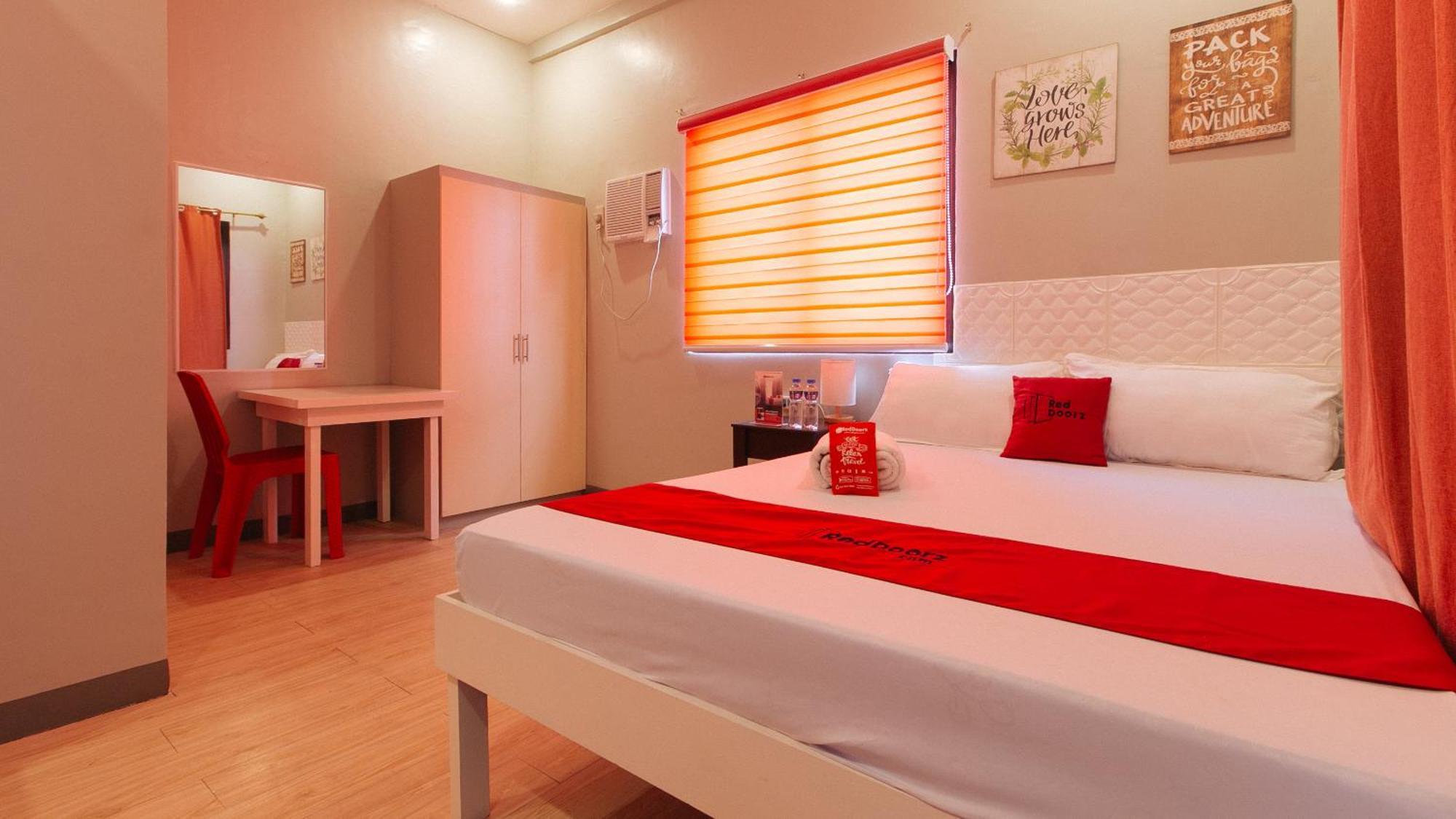 فندق Reddoorz Near Christ The King Medical Center Las Piñas المظهر الخارجي الصورة