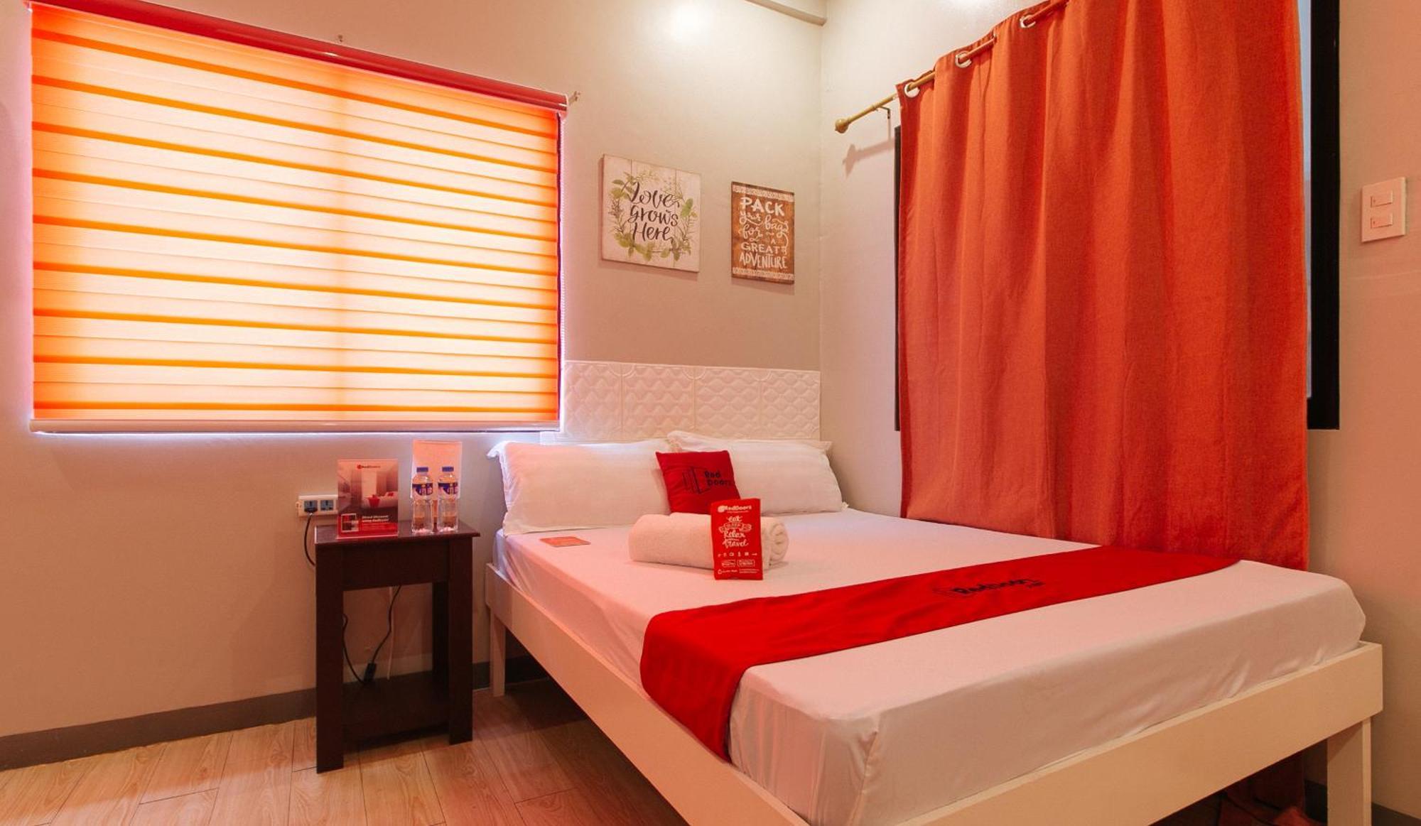 فندق Reddoorz Near Christ The King Medical Center Las Piñas المظهر الخارجي الصورة