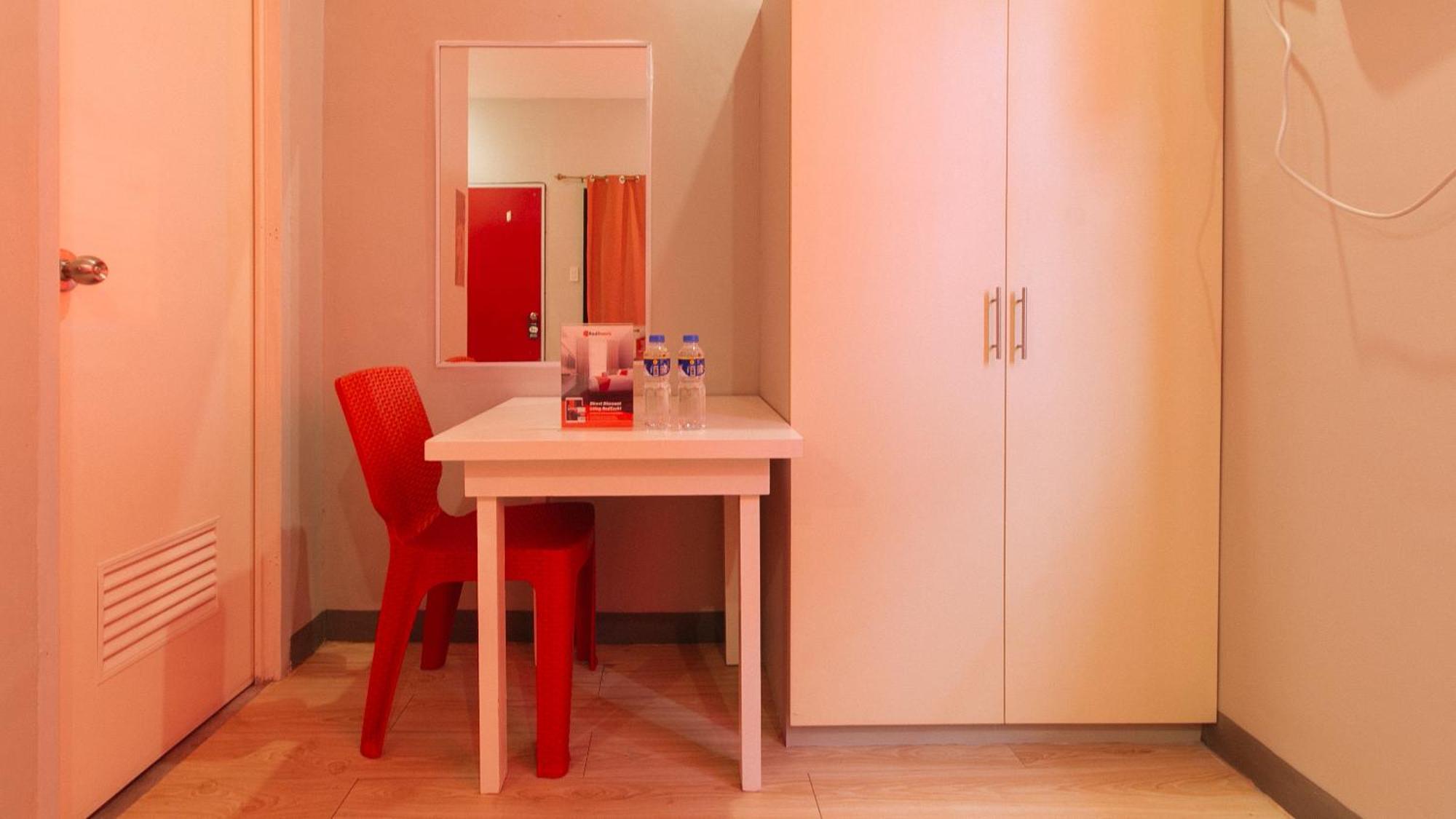 فندق Reddoorz Near Christ The King Medical Center Las Piñas المظهر الخارجي الصورة