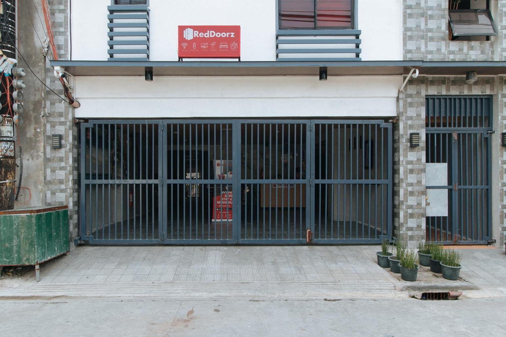 فندق Reddoorz Near Christ The King Medical Center Las Piñas المظهر الخارجي الصورة