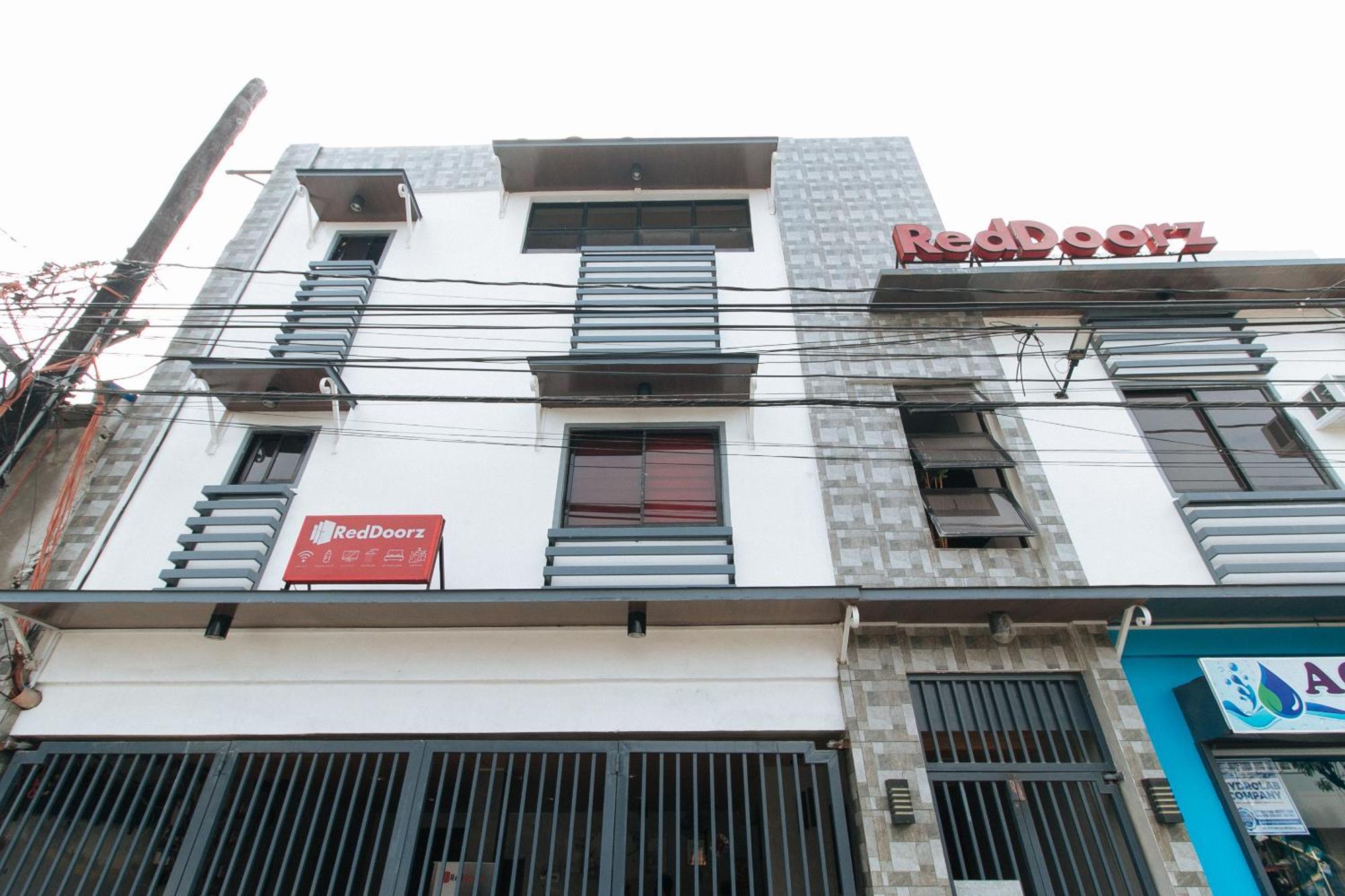 فندق Reddoorz Near Christ The King Medical Center Las Piñas المظهر الخارجي الصورة