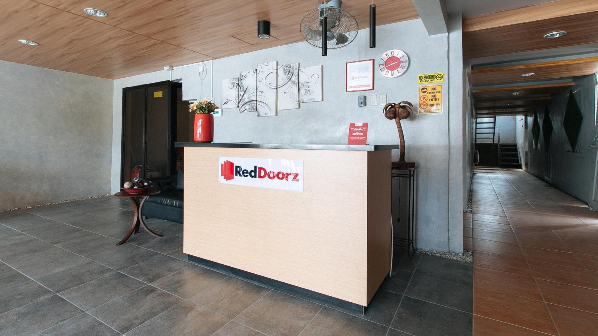 فندق Reddoorz Near Christ The King Medical Center Las Piñas المظهر الخارجي الصورة