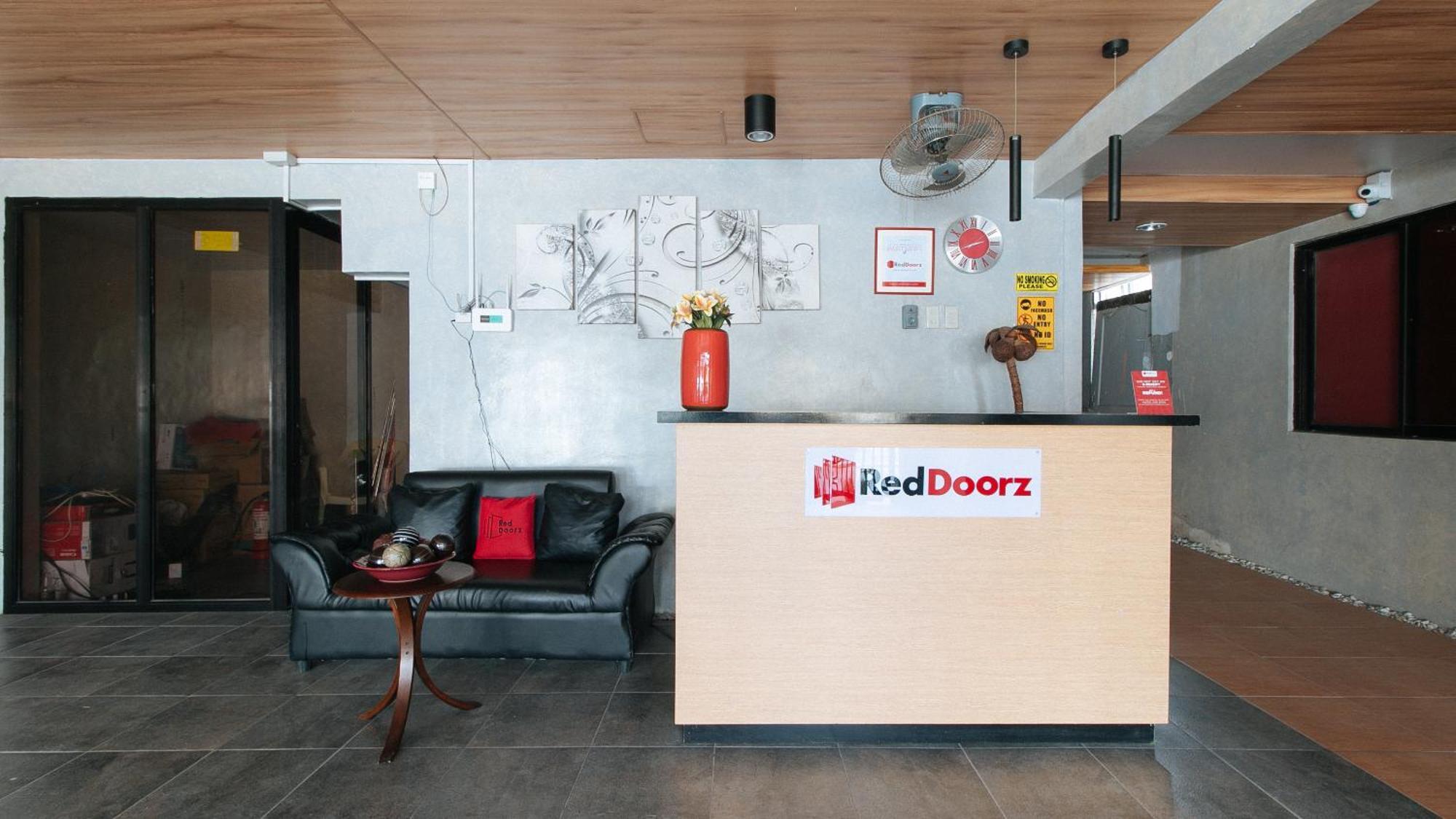 فندق Reddoorz Near Christ The King Medical Center Las Piñas المظهر الخارجي الصورة